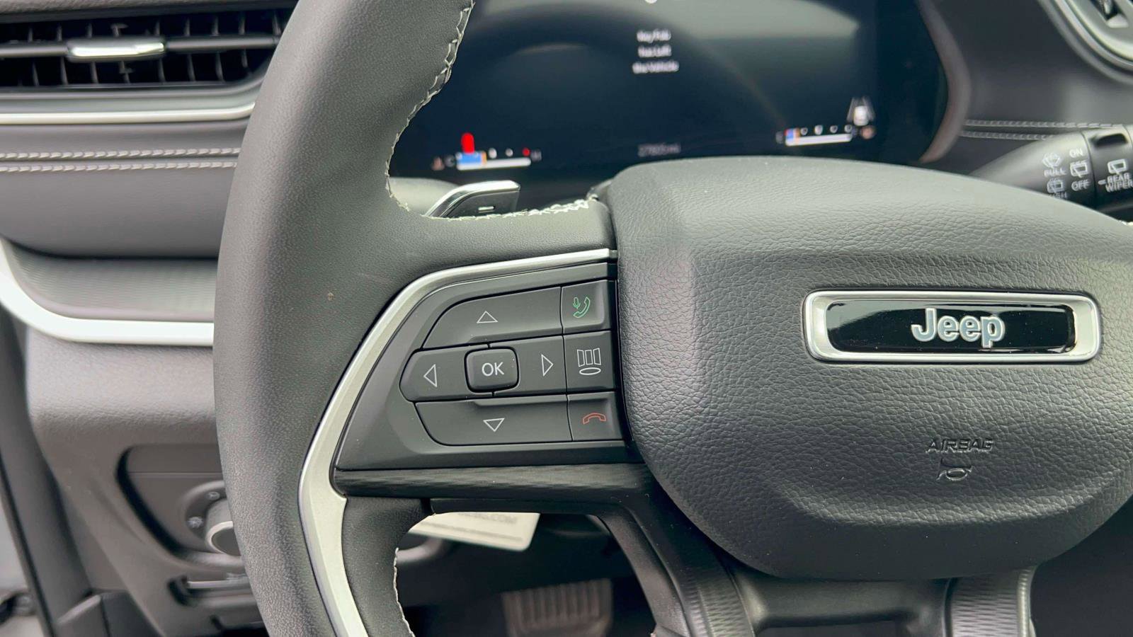 Used 2023 Jeep Grand Cherokee L Laredo AWD/4WD image 23
