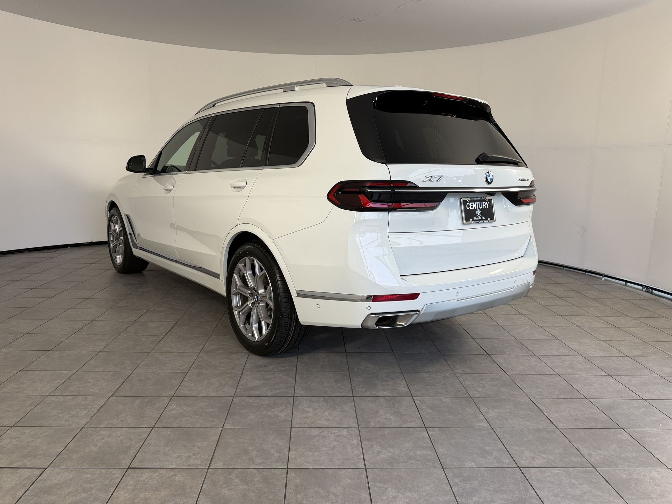 Certified 2024 BMW X7 xDrive40i w/ Premium Package AWD/4WD image 3