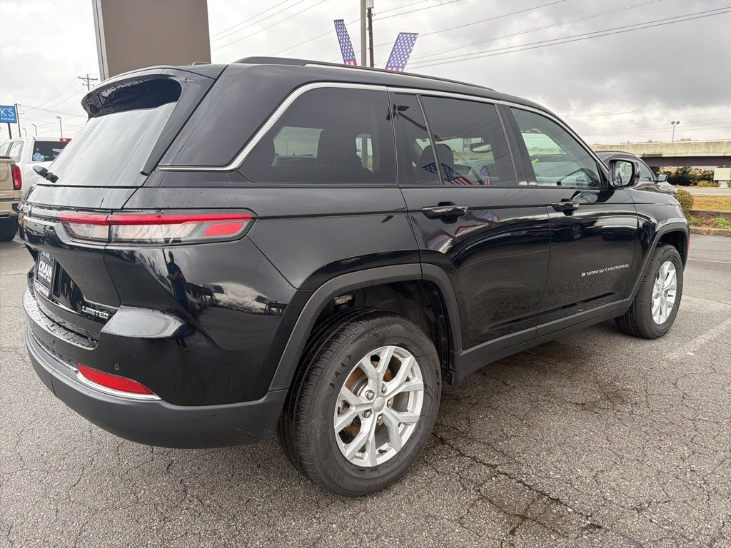 Used 2023 Jeep Grand Cherokee Limited image 3