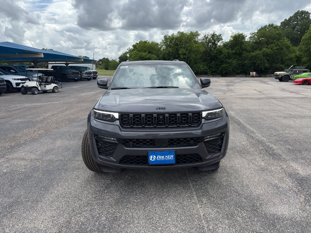 New 2026 Jeep Grand Cherokee Summit w/ Obsidian Package AWD/4WD image 2
