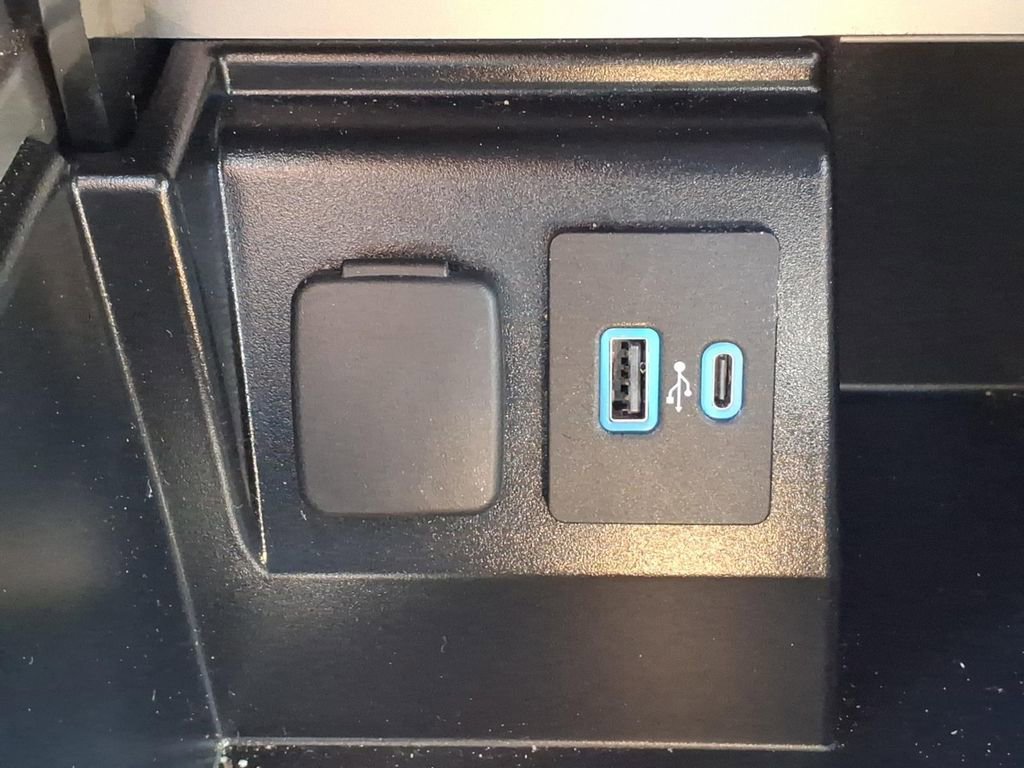 Used 2022 Ford Explorer Platinum w/ Premium Technology Package image 30