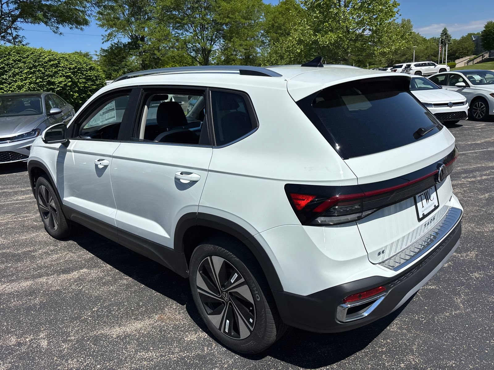 New 2026 Volkswagen Taos SE AWD/4WD image 7