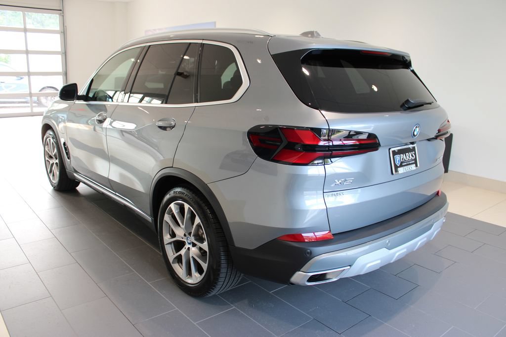 Used 2025 BMW X5 xDrive50e AWD/4WD image 34