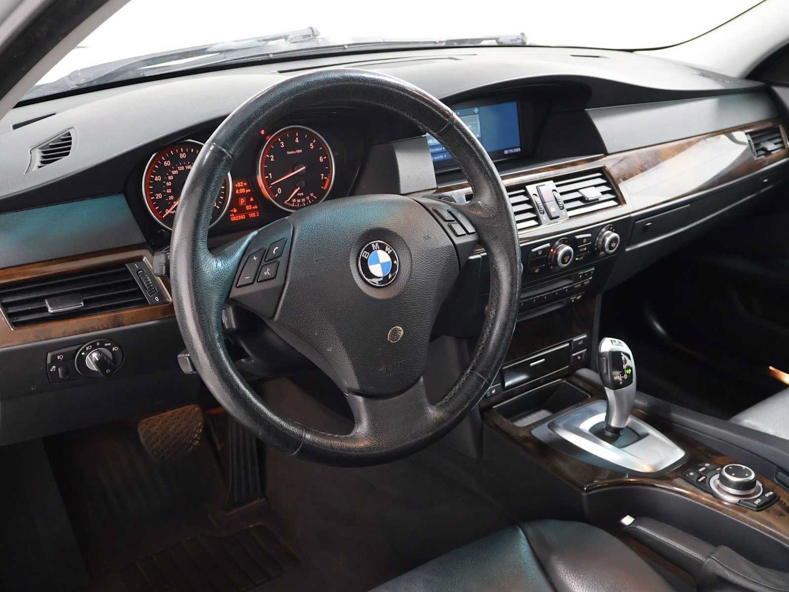Used 2009 BMW 528i xDrive Sedan AWD/4WD image 4