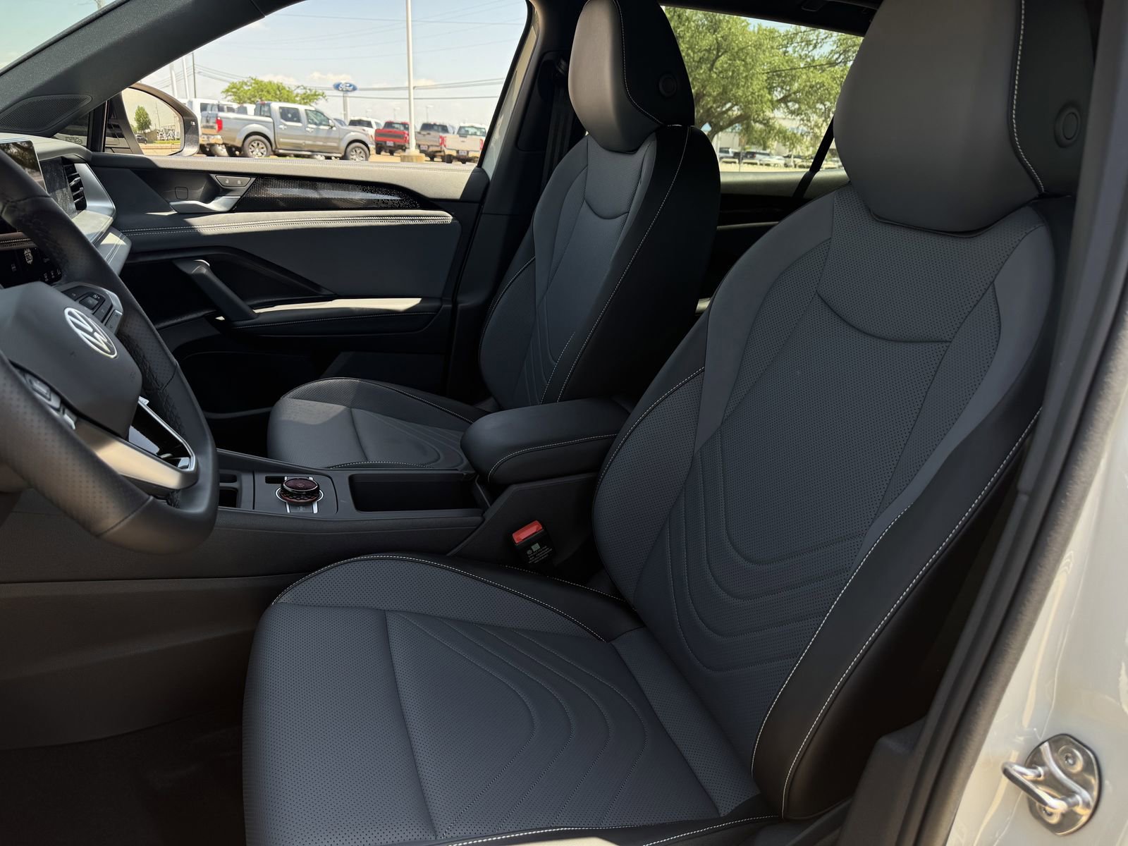 New 2026 Volkswagen Tiguan SE R-Line FWD image 26