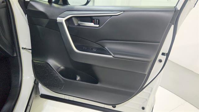 Used 2025 Toyota RAV4 XLE FWD image 25