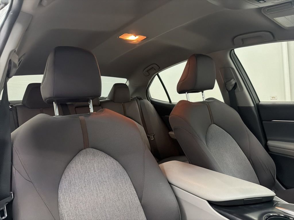 Used 2018 Toyota Camry LE image 26