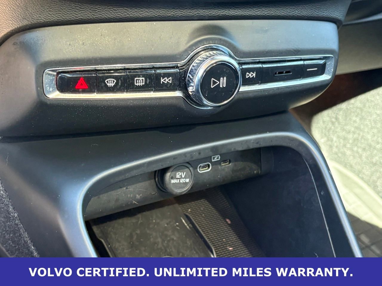 Certified 2023 Volvo XC40 B5 Plus w/ Protection Package Premier image 20
