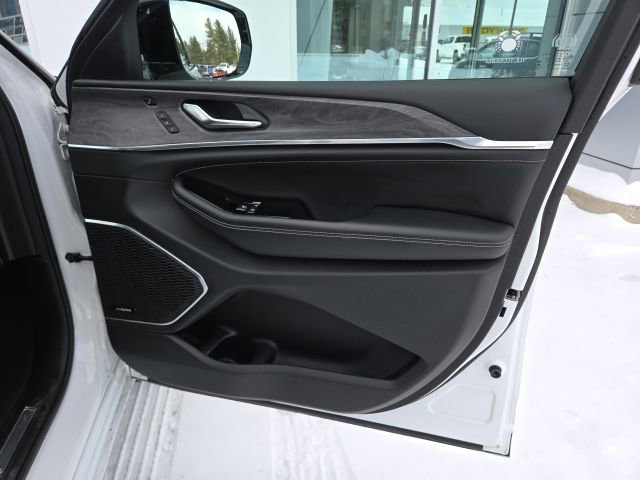 Used 2023 Jeep Grand Cherokee Overland w/ Luxury Tech Group IV image 52