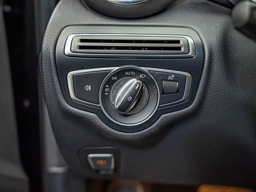 Used 2018 Mercedes-Benz C 300 4MATIC Sedan image 20