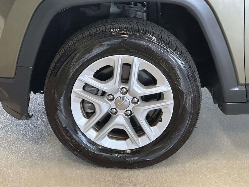 Used 2017 Jeep Compass Sport w/ Cold Weather Group AWD/4WD image 7
