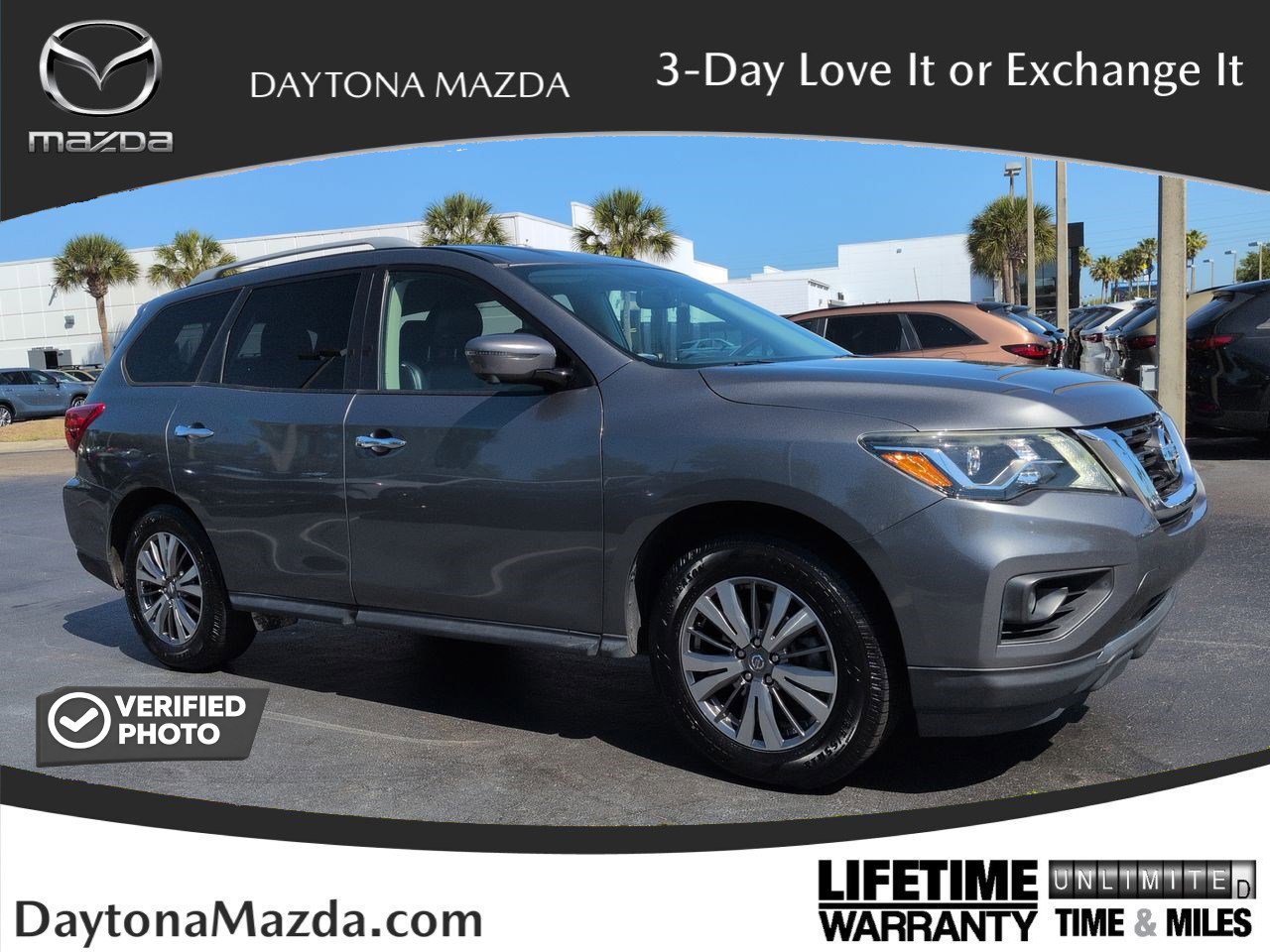 Used 2020 Nissan Pathfinder SL image 1
