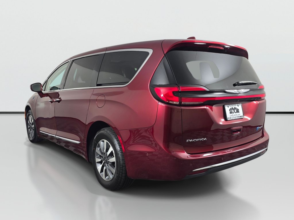 Used 2022 Chrysler Pacifica Limited w/ Uconnect Theater Family Group FWD image 5