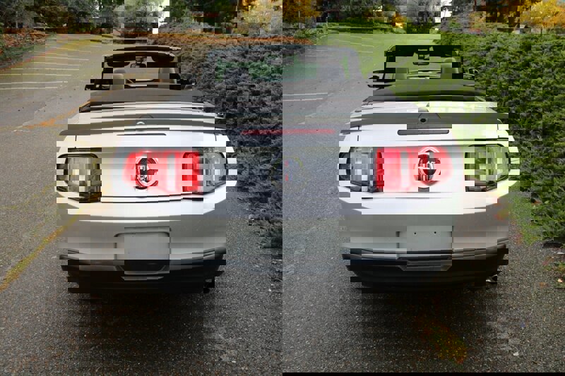 Used 2010 Ford Mustang Premium image 15