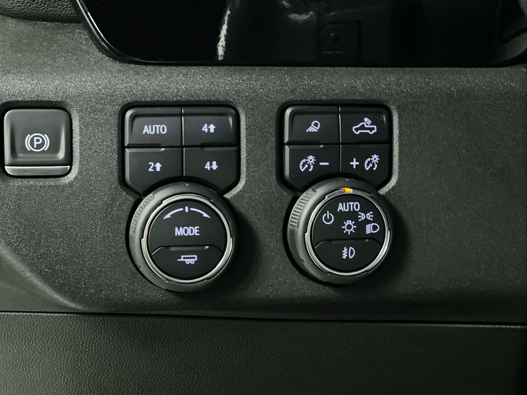 Used 2022 Chevrolet Silverado 1500 High Country w/ High Country Premium Package AWD/4WD image 26