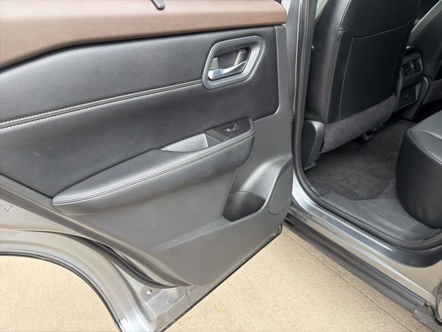 Used 2023 Nissan Rogue SV w/ SV Premium Package AWD/4WD image 11