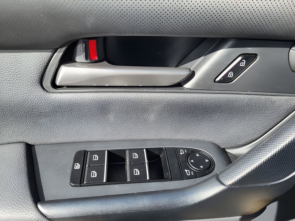 Used 2025 MAZDA CX-50 AWD 2.5 S w/ Cargo Package image 22