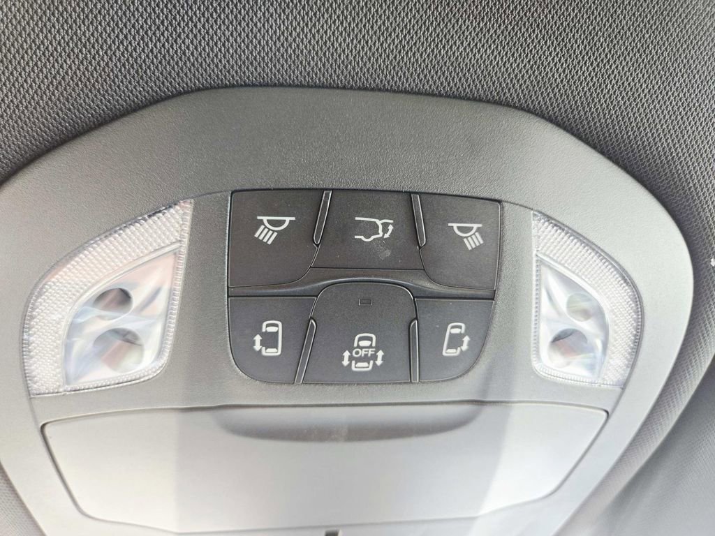 Used 2026 Chrysler Voyager LX image 33