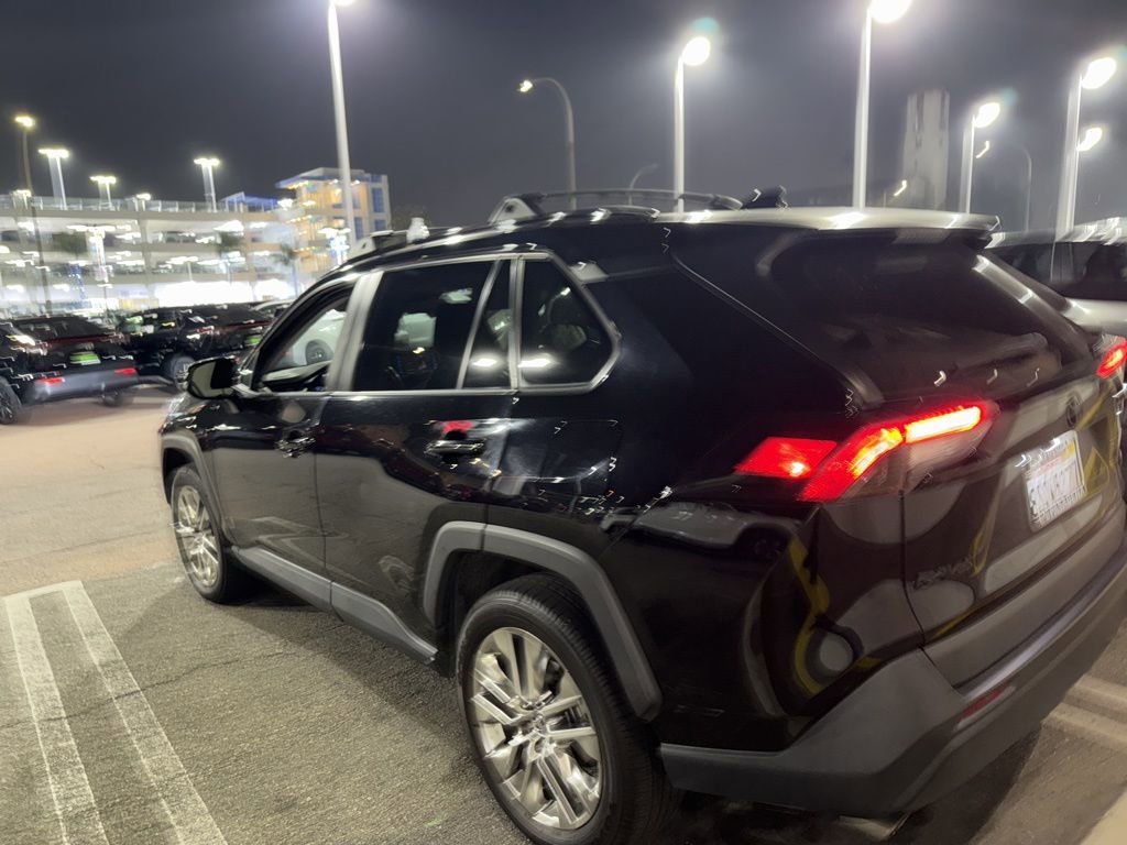 Used 2020 Toyota RAV4 XLE Premium image 14