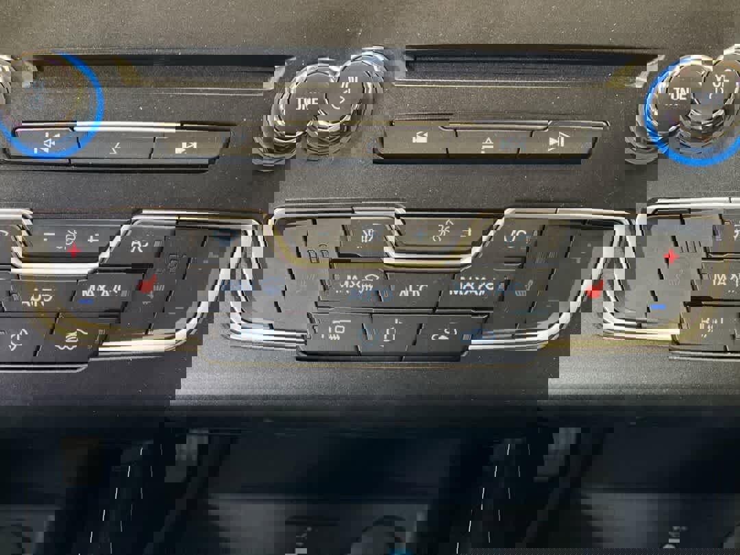 Used 2017 Ford Fusion SE w/ Fusion SE Technology Package FWD image 22