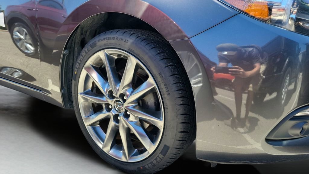 Used 2018 MAZDA MAZDA3 Grand Touring w/ Premium Equipment Package FWD image 7