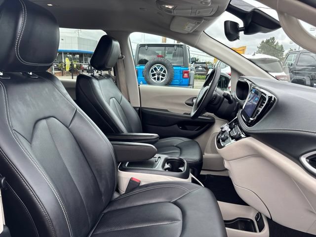 Used 2024 Chrysler Pacifica Limited FWD image 10