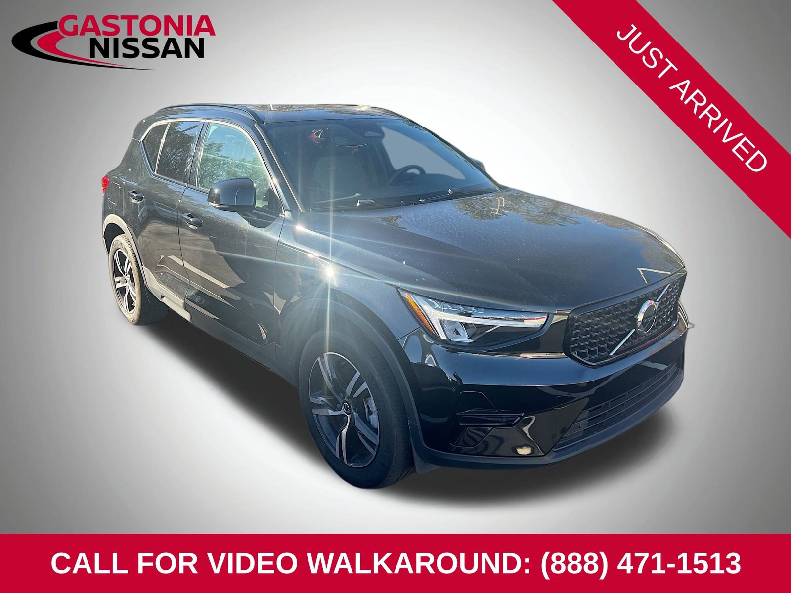 Used 2024 Volvo XC40 B5 Core image 1