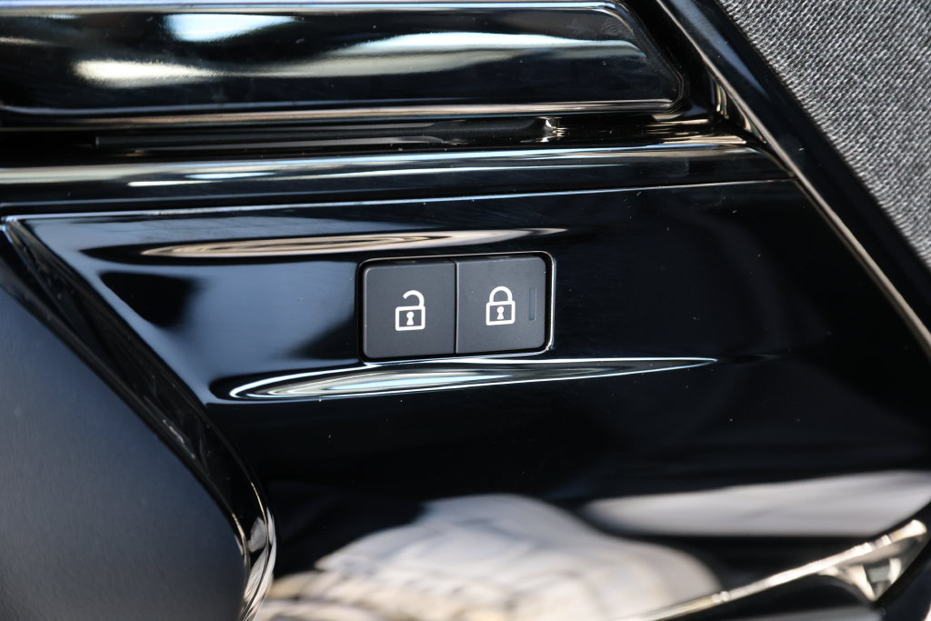 New 2026 Land Rover Range Rover Sport Dynamic SE AWD/4WD image 19