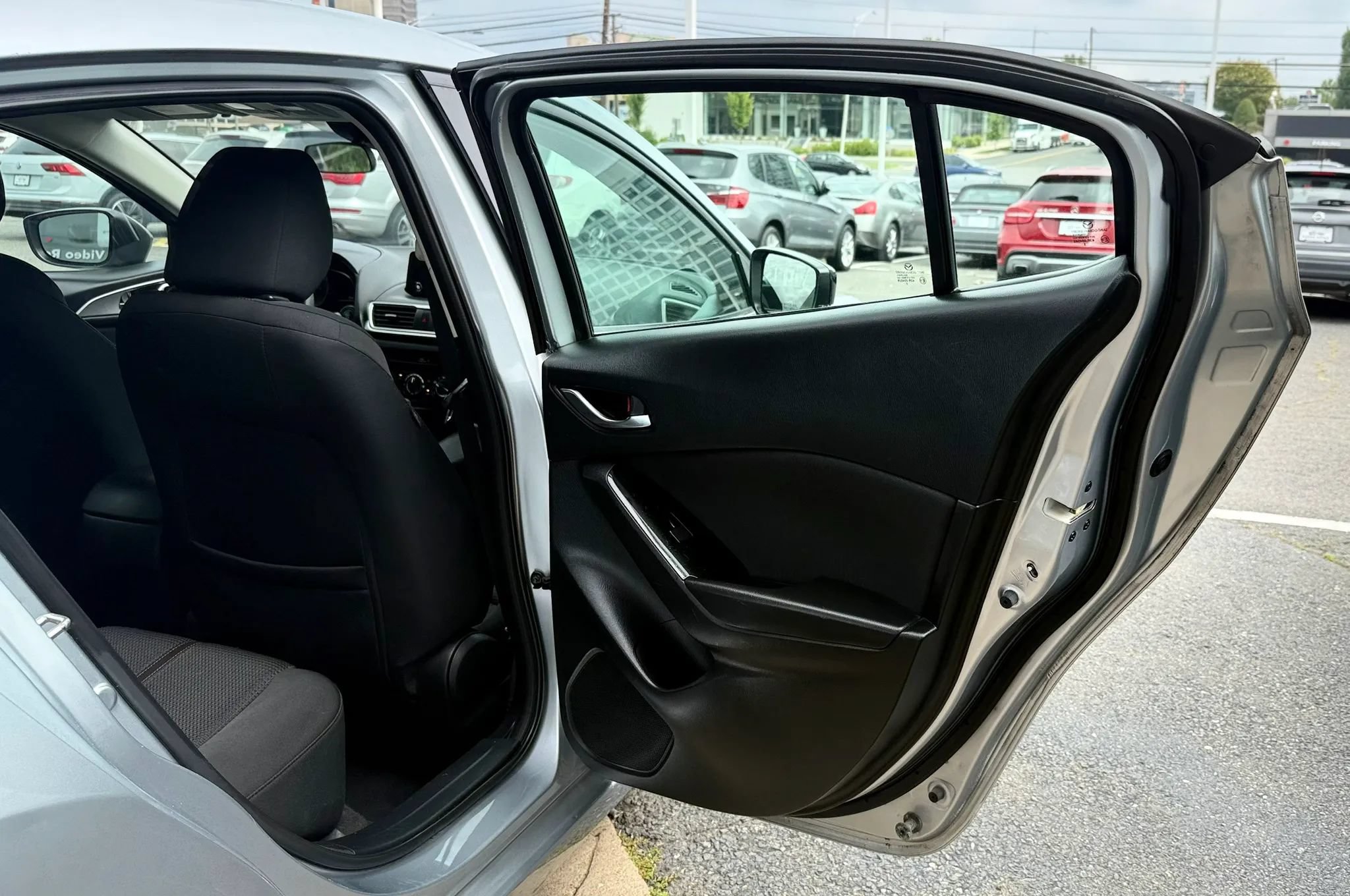 Used 2018 MAZDA MAZDA3 Sport w/ Preferred Equipment Package FWD image 28
