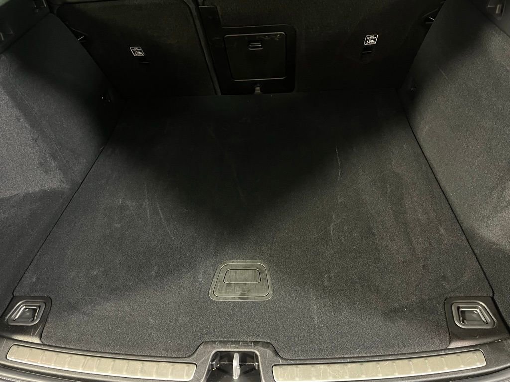 Used 2025 Volvo V60 B5 Cross Country Plus image 31