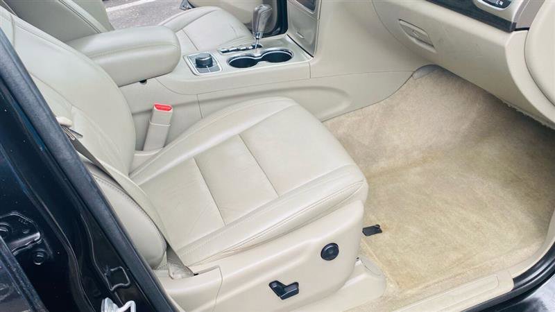 Used 2011 Jeep Grand Cherokee Laredo image 24