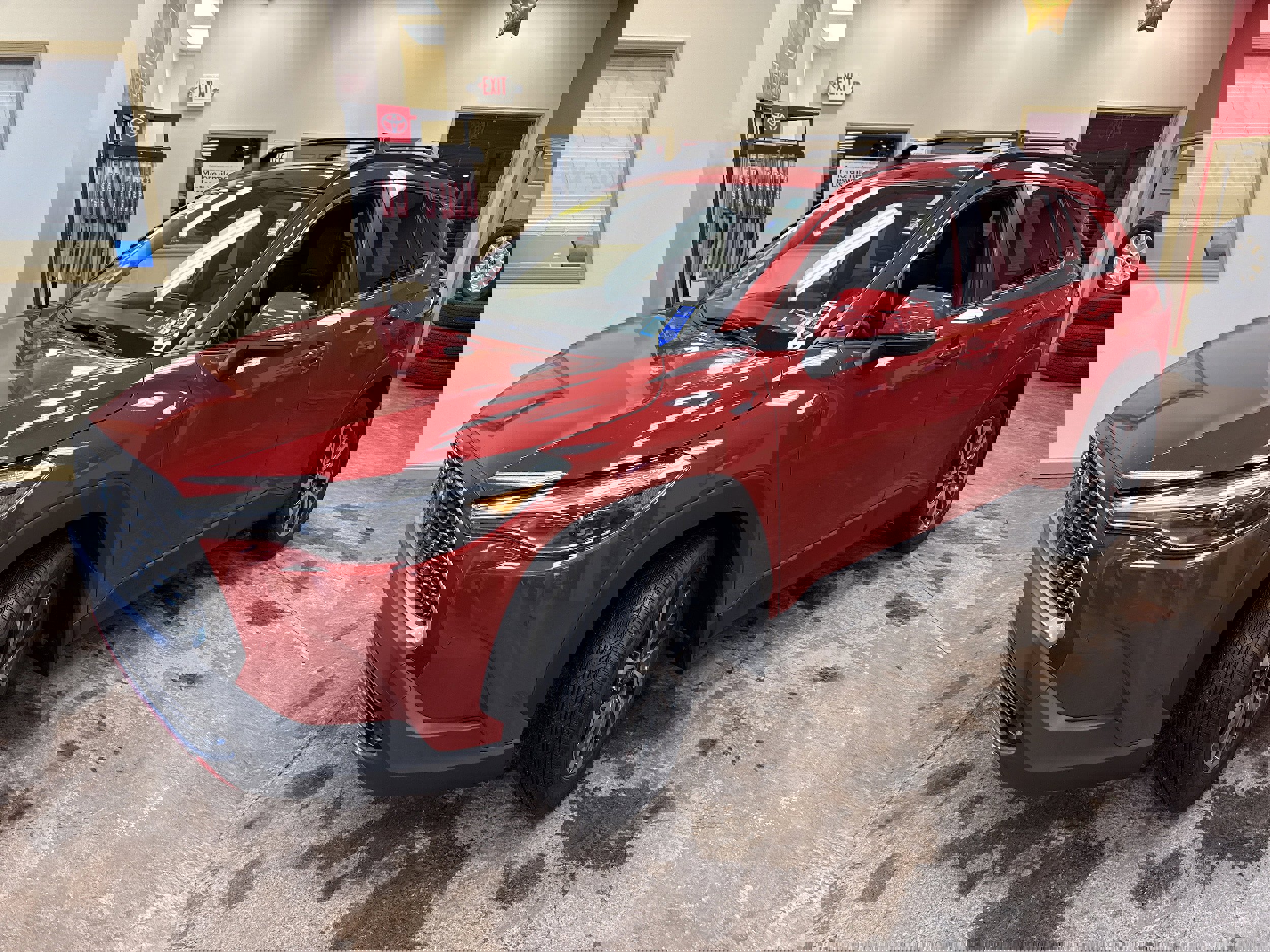 Used 2022 Toyota Corolla Cross XLE w/ Convenience Package image 3