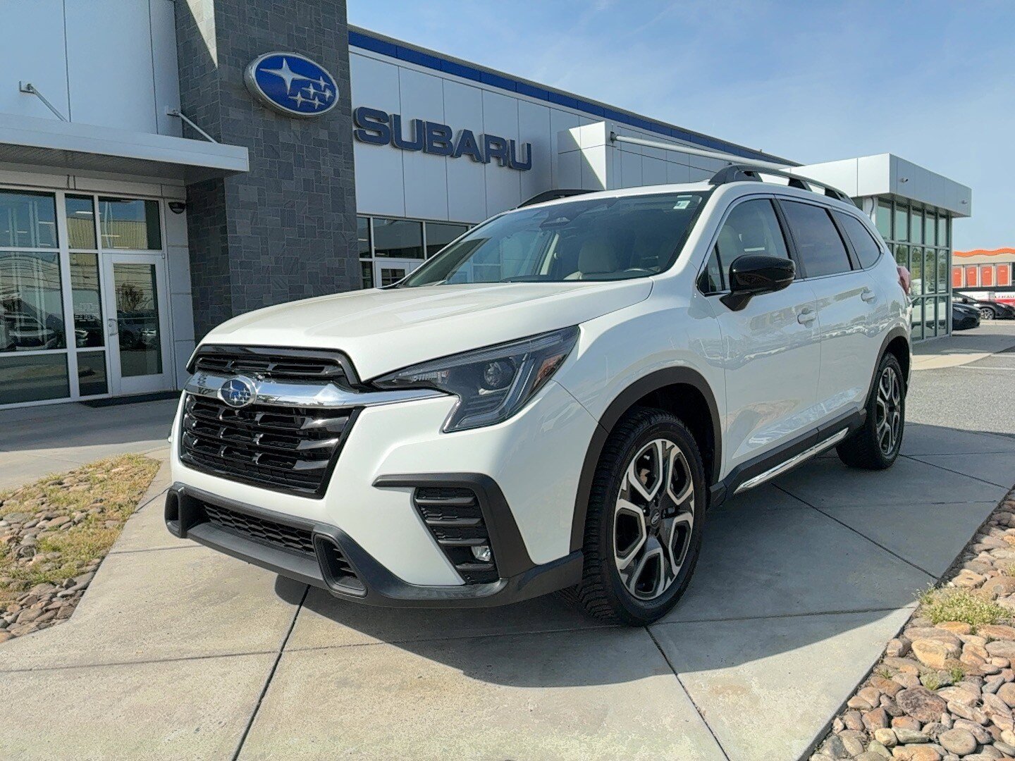 Certified 2024 Subaru Ascent Limited w/ Technology Package image 2