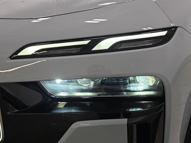 Certified 2025 BMW 740i xDrive AWD/4WD image 26