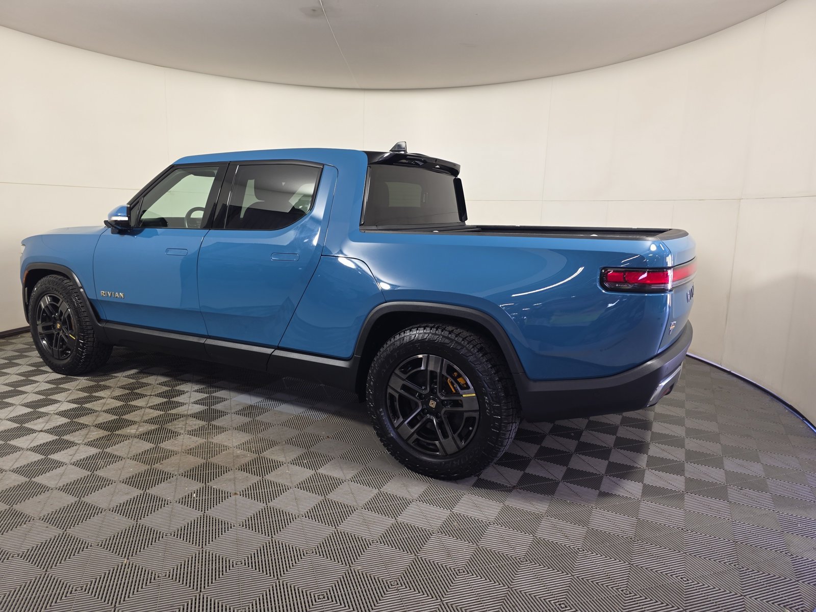 Used 2022 Rivian R1T Launch Edition AWD/4WD image 3