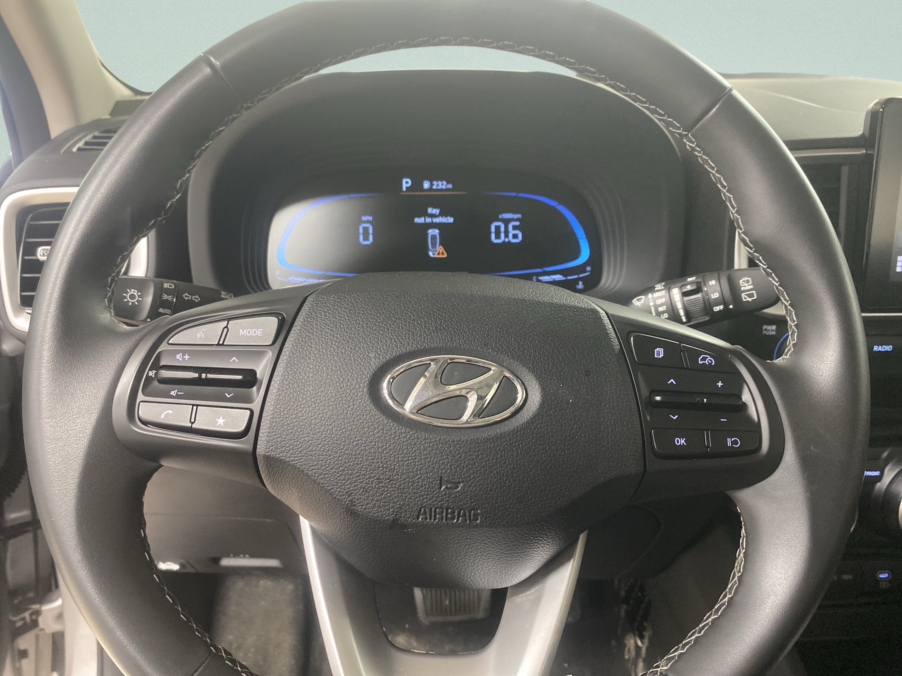Used 2025 Hyundai Venue SEL FWD image 18