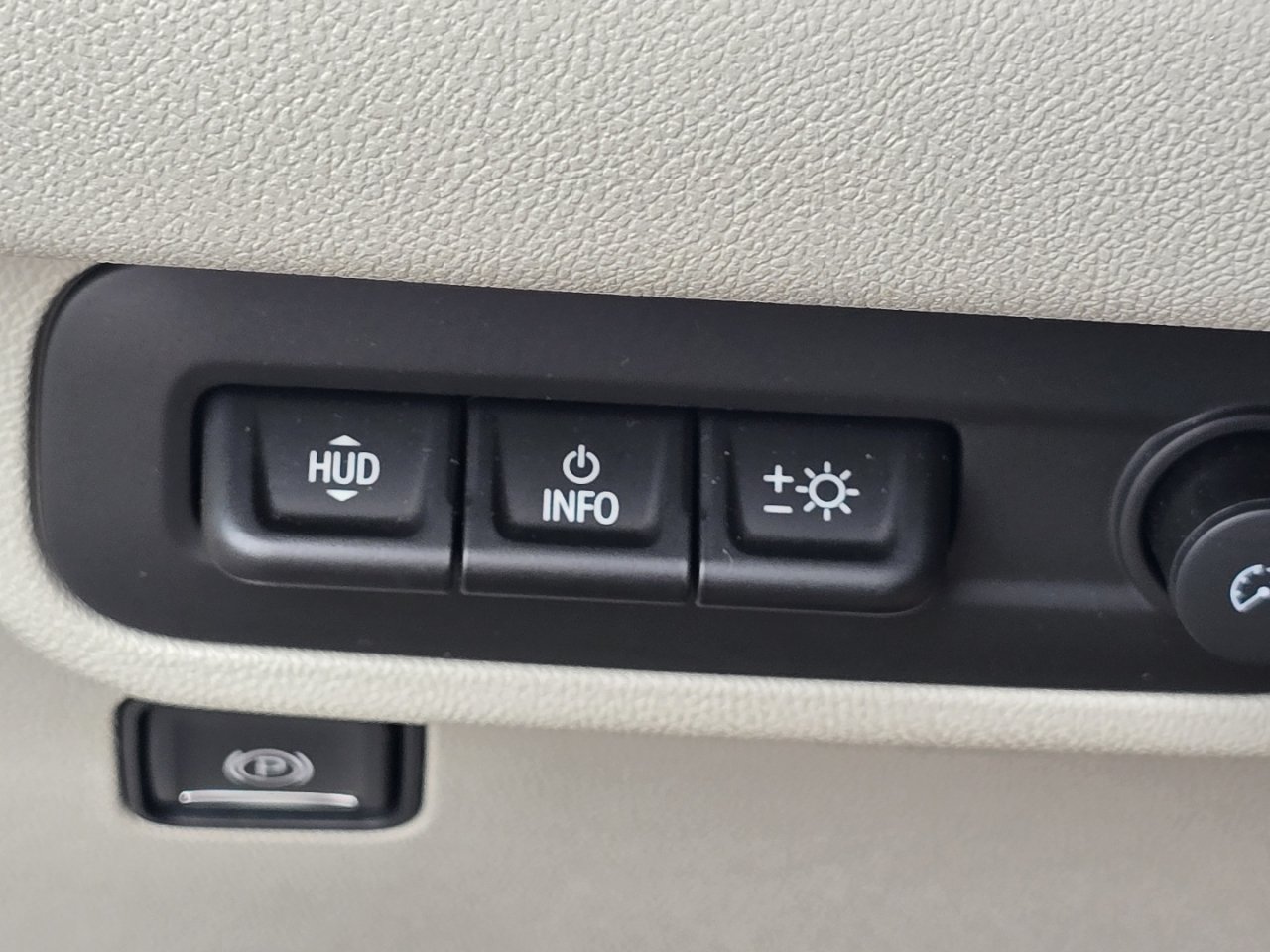 Used 2024 GMC Terrain Denali w/ Denali Premium Package AWD/4WD image 10