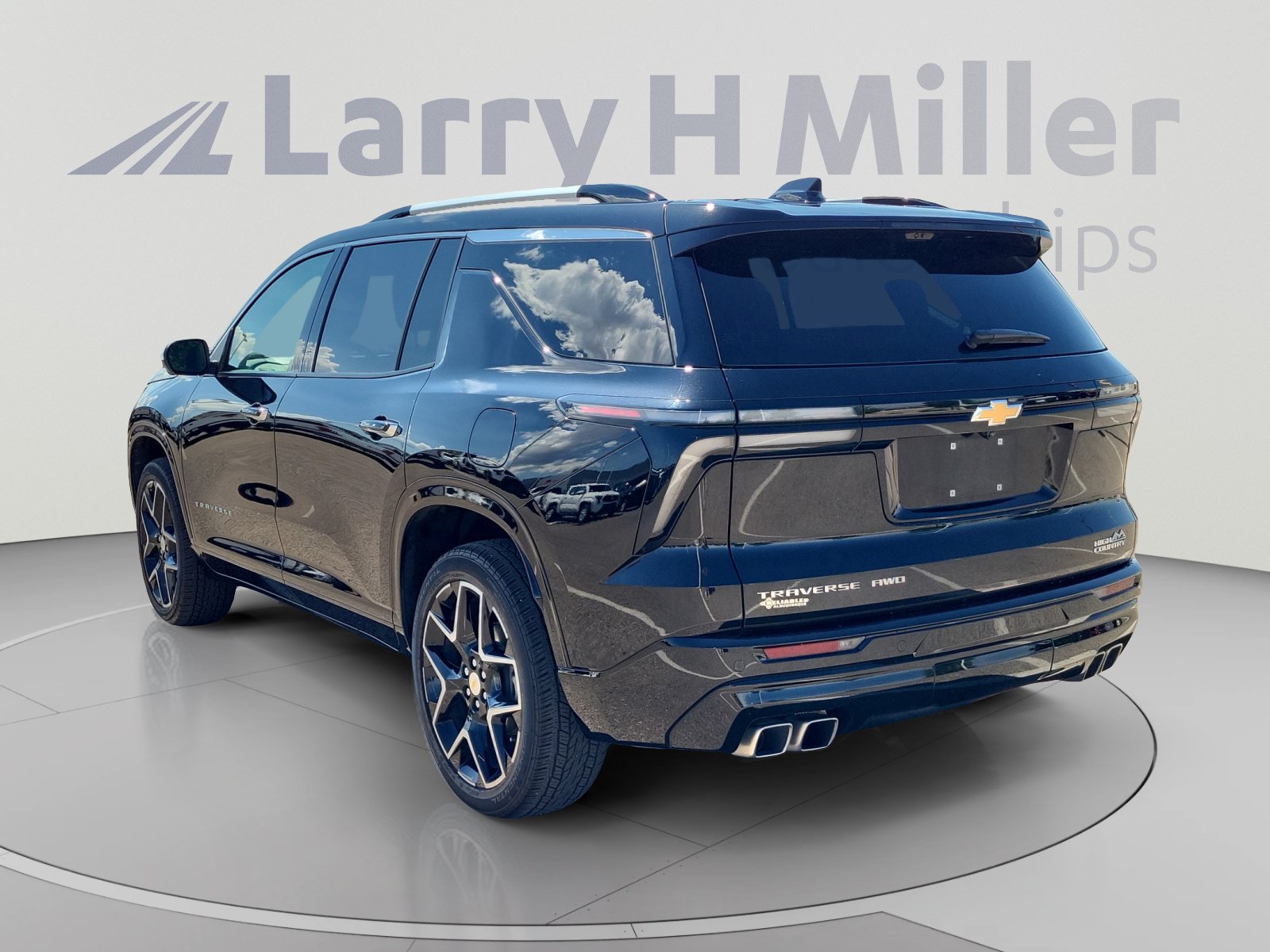 Used 2025 Chevrolet Traverse High Country AWD/4WD image 3