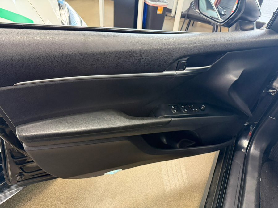Used 2018 Toyota Camry LE FWD image 26