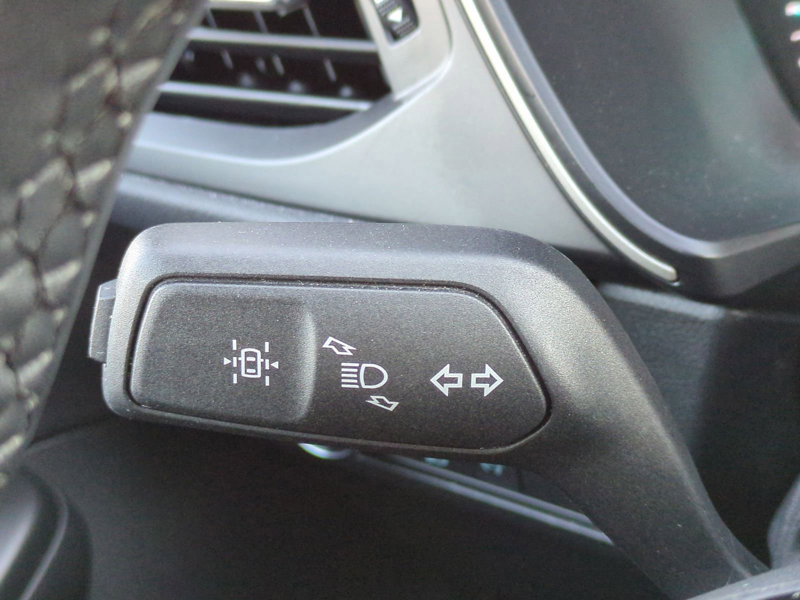 Used 2022 Ford Escape SE w/ Cold Weather Package image 30