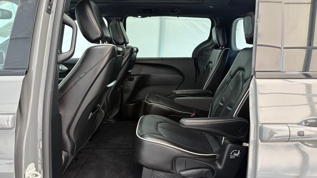 Used 2023 Chrysler Pacifica Limited w/ Uconnect Theater Family Group AWD/4WD image 19