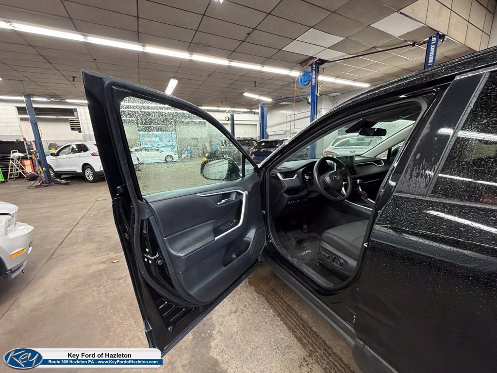 Used 2025 Toyota RAV4 XLE w/ Weather Package AWD/4WD image 14