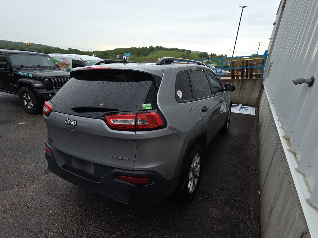Used 2017 Jeep Cherokee Sport FWD image 6