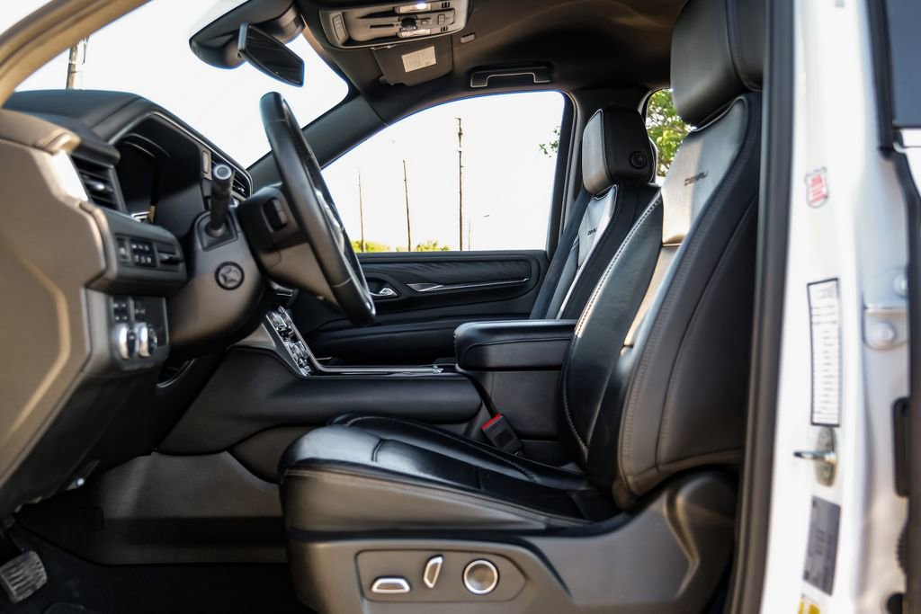Used 2024 GMC Yukon XL Denali AWD/4WD image 42