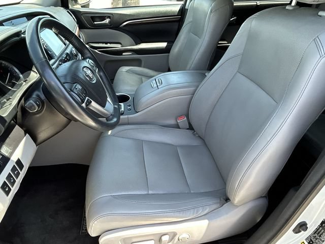 Used 2016 Toyota Highlander Limited Platinum FWD image 18