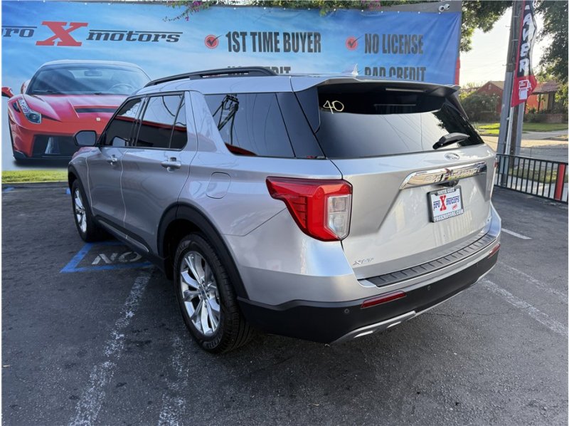 Used 2020 Ford Explorer XLT w/ Equipment Group 202A image 4