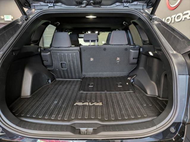 Used 2022 Toyota RAV4 SE image 24