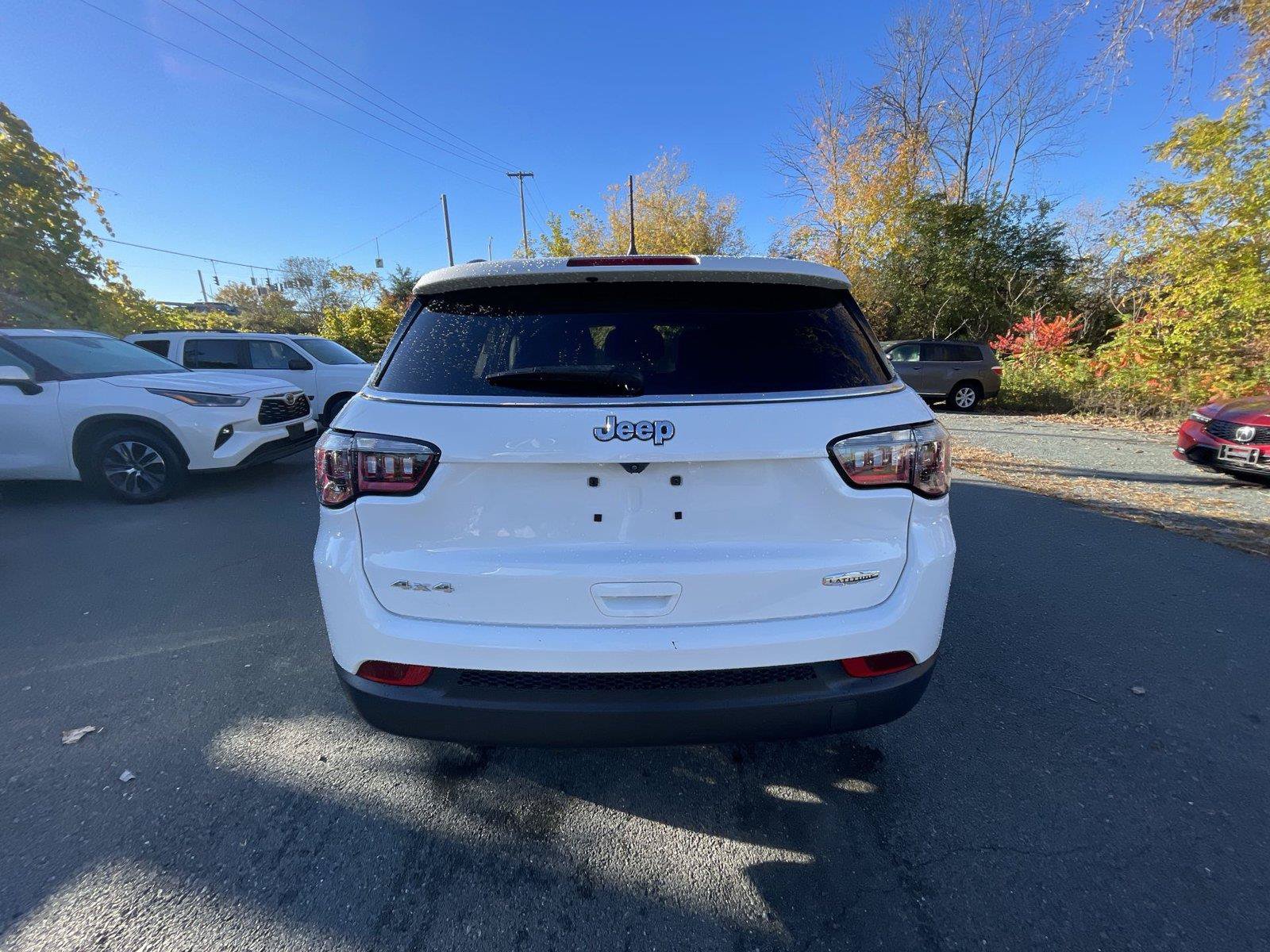 Used 2022 Jeep Compass Latitude w/ Sun and Sound Group AWD/4WD image 30