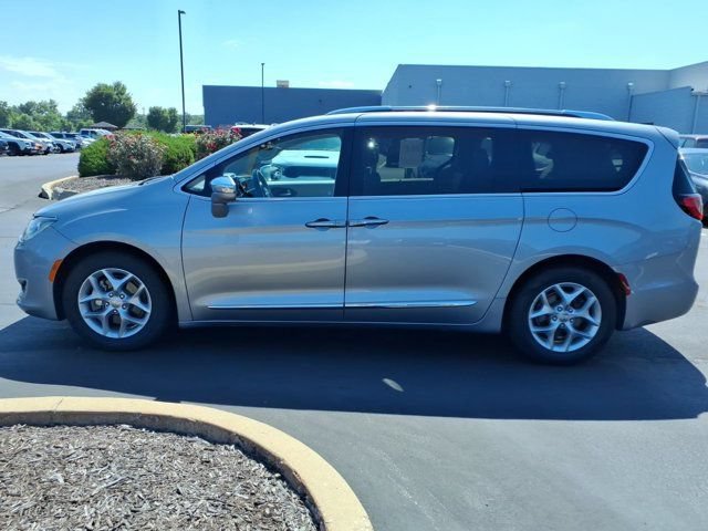 Used 2019 Chrysler Pacifica Limited FWD image 43