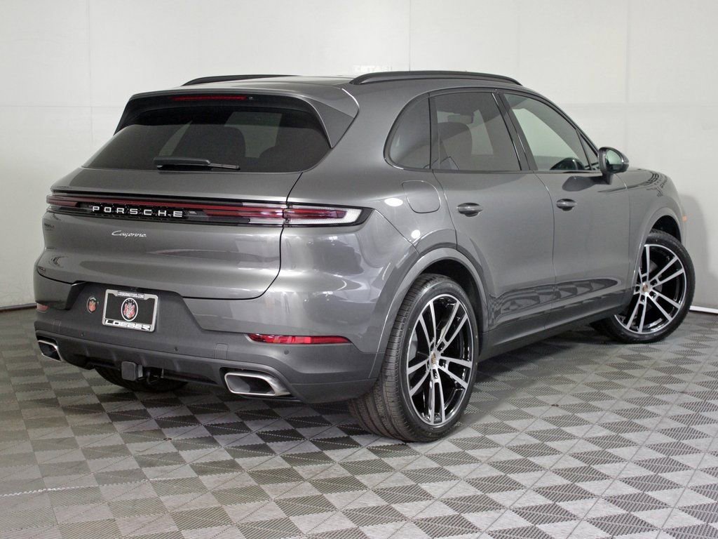 Certified 2025 Porsche Cayenne AWD/4WD image 7